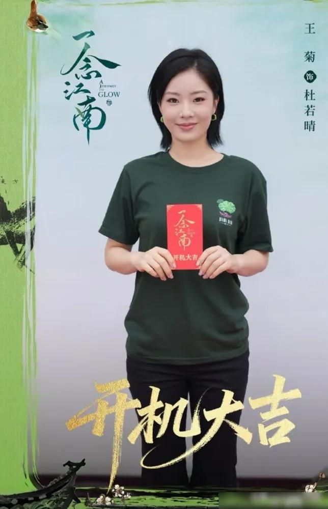 王菊这是经历了啥？瘦了30多斤直接从欧美辣妹变成了韩系甜心，我差点都没敢认。想当