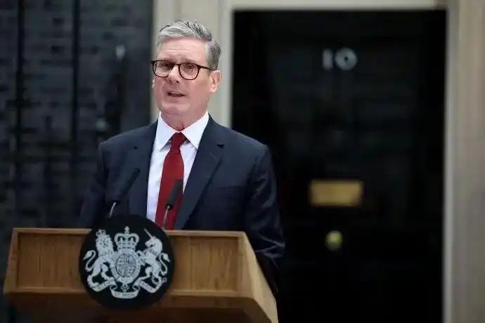 GDP已经被印度超了，陆军只剩 7.4 万人，首相十年换了六个，这样一个英国，被