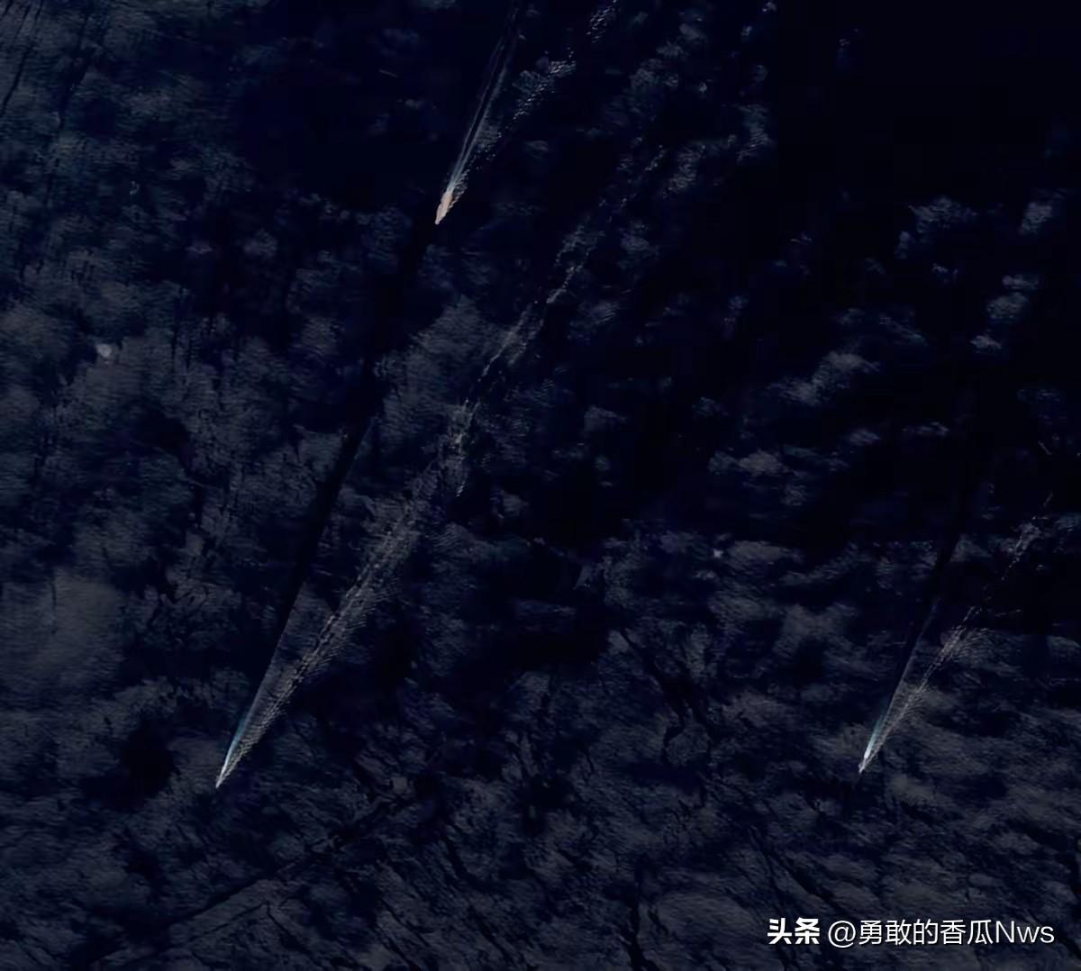 福建舰一路南下，今晚或将通过台湾海峡！


据外国卫星公司所拍摄图片来看，今天（