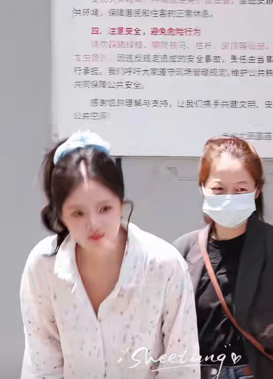 任敏hi6录制穿睡衣上班，这把松弛感拉满了