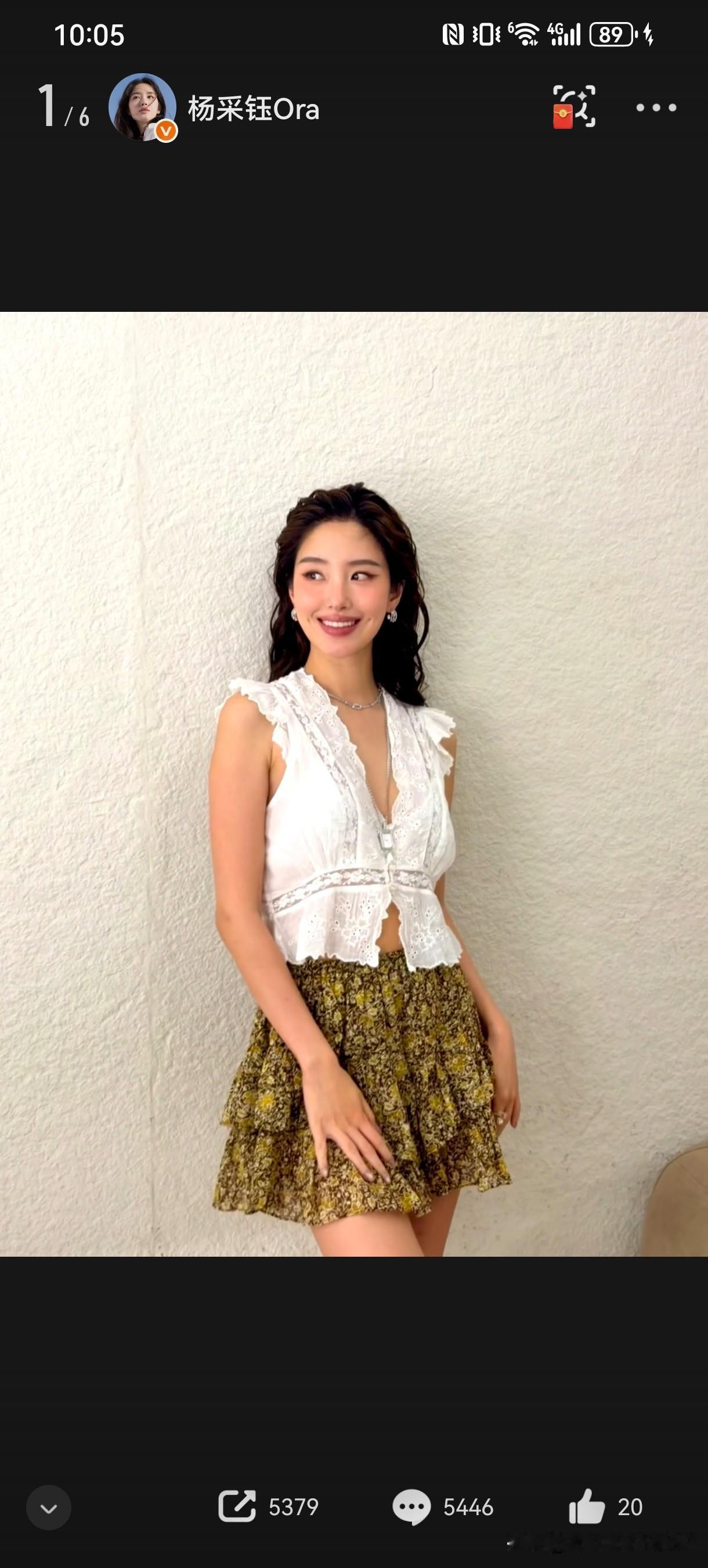 杨采钰的美特别有个性，媚而不俗，落落大方。让人过目不忘👍