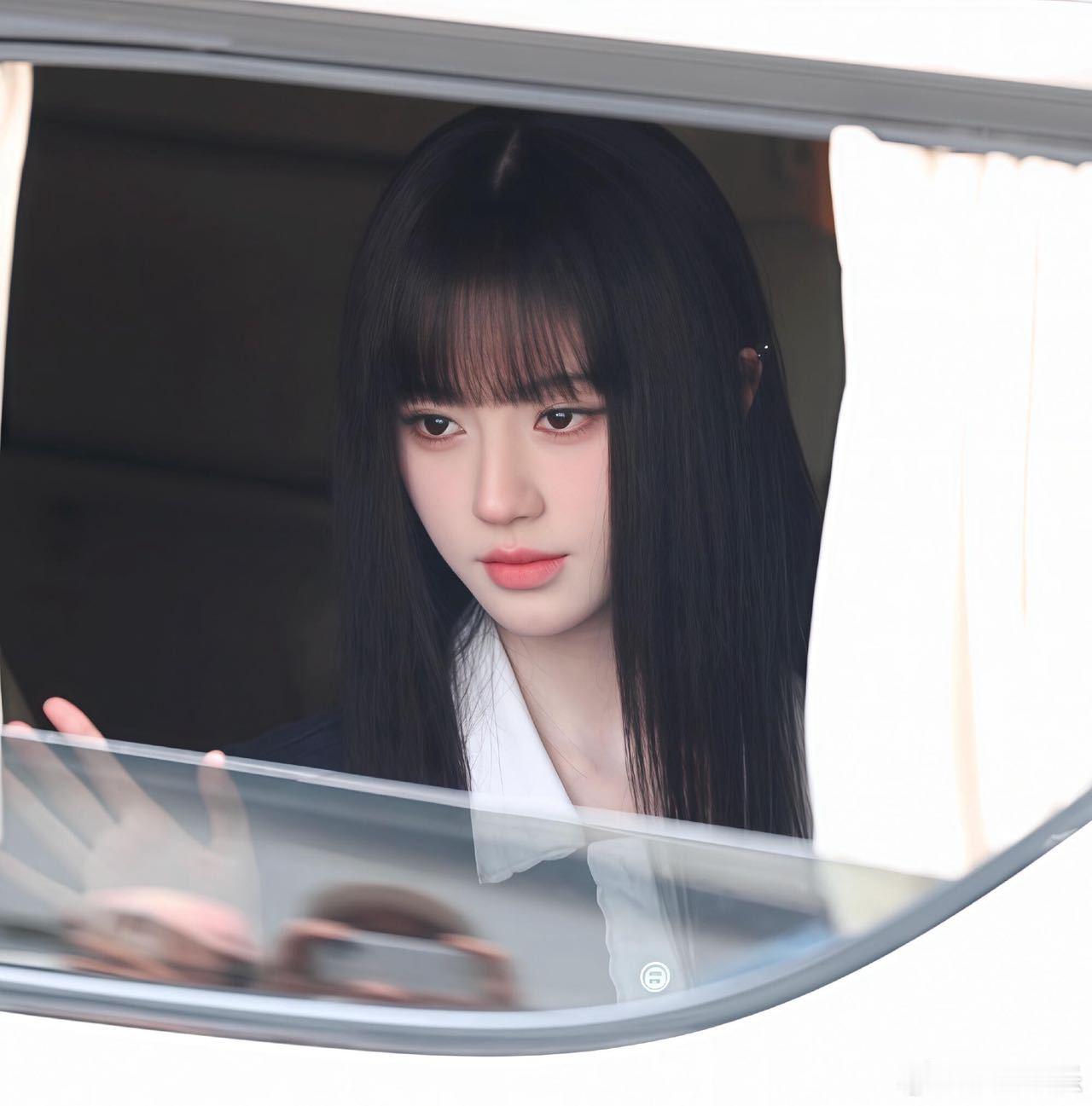 鞠婧祎黑长直恶女感完全刷新我对鞠婧祎风格的认知，软萌、温婉、暗黑恶女全都轻松拿捏