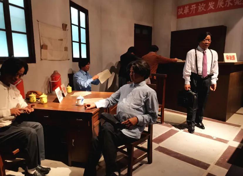 今天上午去东莞市展览馆参观，当我看到图片中的这个场景，让我仿佛看到了上世纪八十年