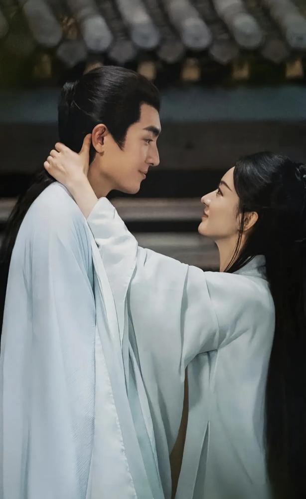 别再等宇文玥了，他沉湖五年，尸骨早就被资本啃光了。
你以为《楚乔传2》是续集？