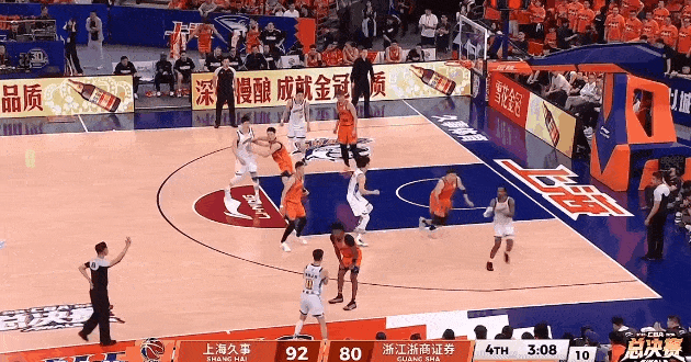 今夜上海男篮主场103-82大胜广厦男篮，最终上海男篮以总比分4-1淘汰广厦男篮