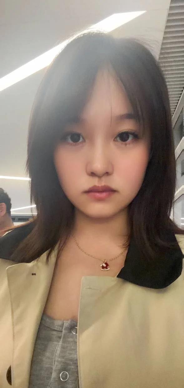 粉丝求助 寻人启事 图中名为向梅的中国女孩在4月7日落地泰国曼谷后，8号经绑架犯