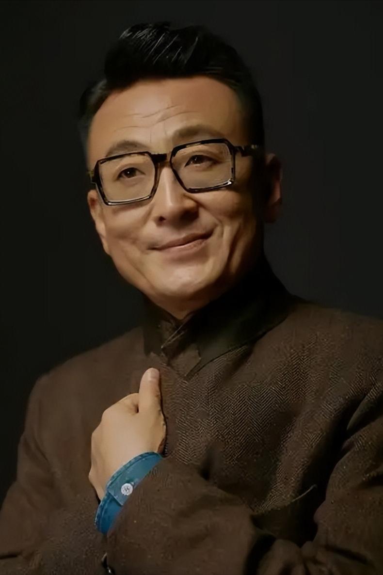 主持人窦文涛说，一到夏天，我喜欢吃绿豆冰棒，也喜欢红豆的，我就发现啊，一开始的红