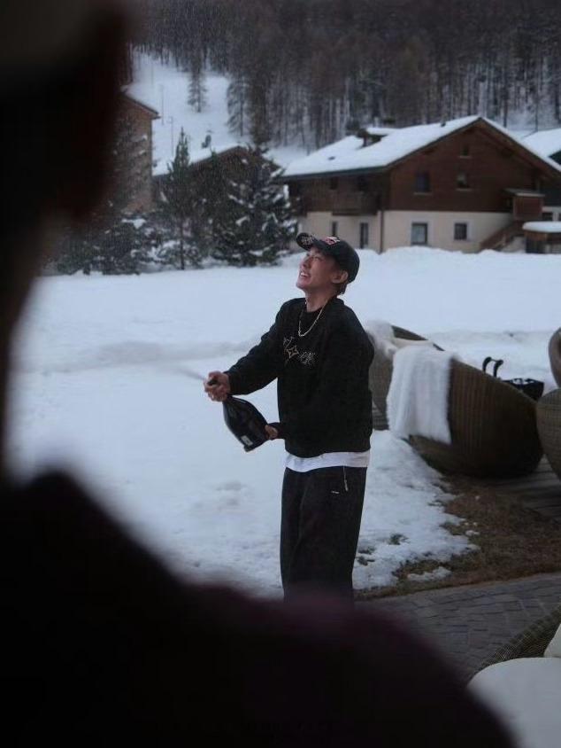 苏翊鸣带着1金1铜走来了米兰冬奥会单板滑雪项目完美收官！中国小将苏翊鸣，强势拿下