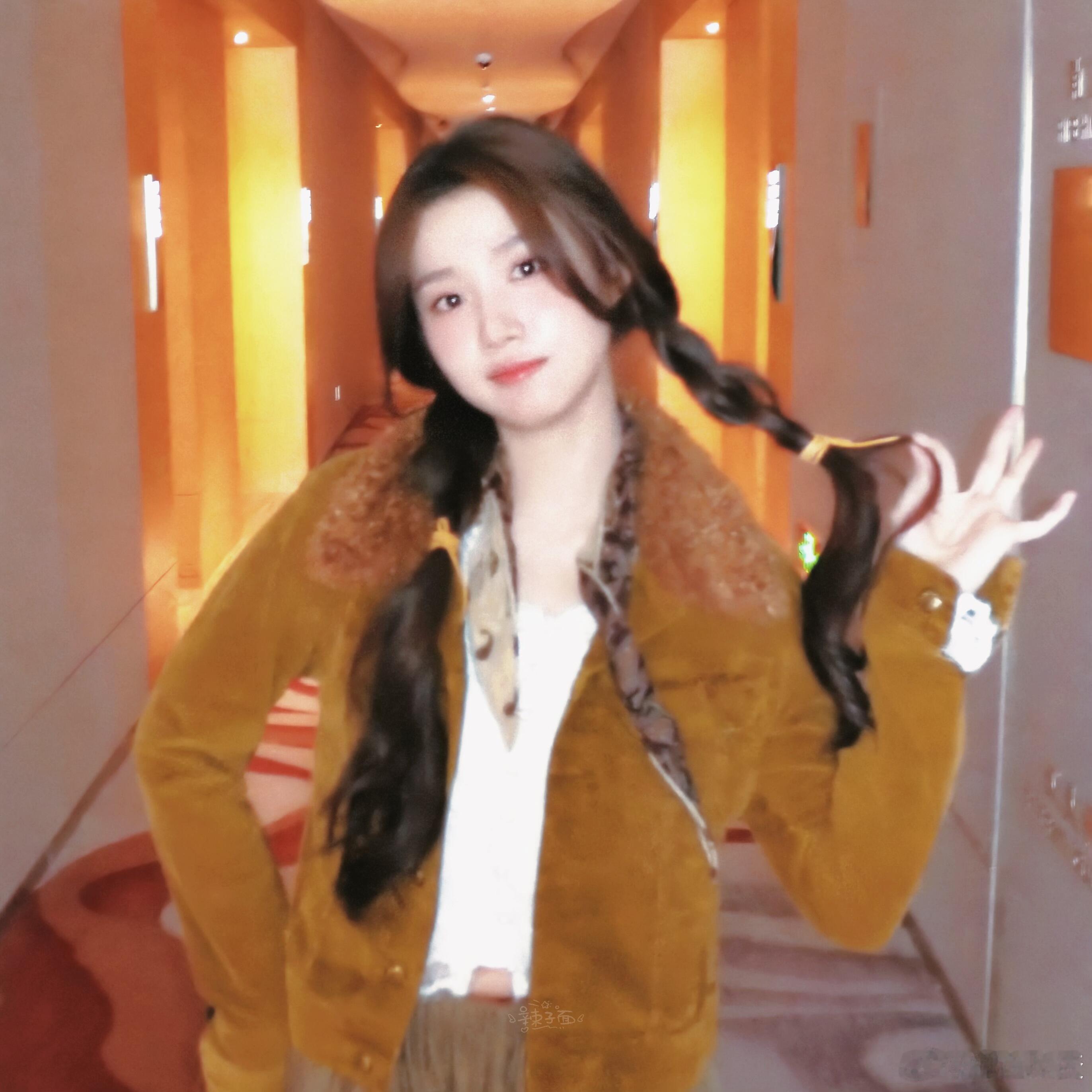 卢昱晓  卢昱晓头像｜双马尾萌兔掰你兔牙卢昱晓｜ 