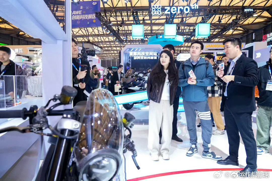 两轮出行进入AI时代真的越来越进步了，从代步工具到智能出行，首驱以全栈自研AI技