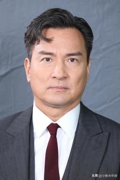 “细言生”、“查查”、“三块石”：黄子雄
 
中国香港“御用高层”/“御用有钱人