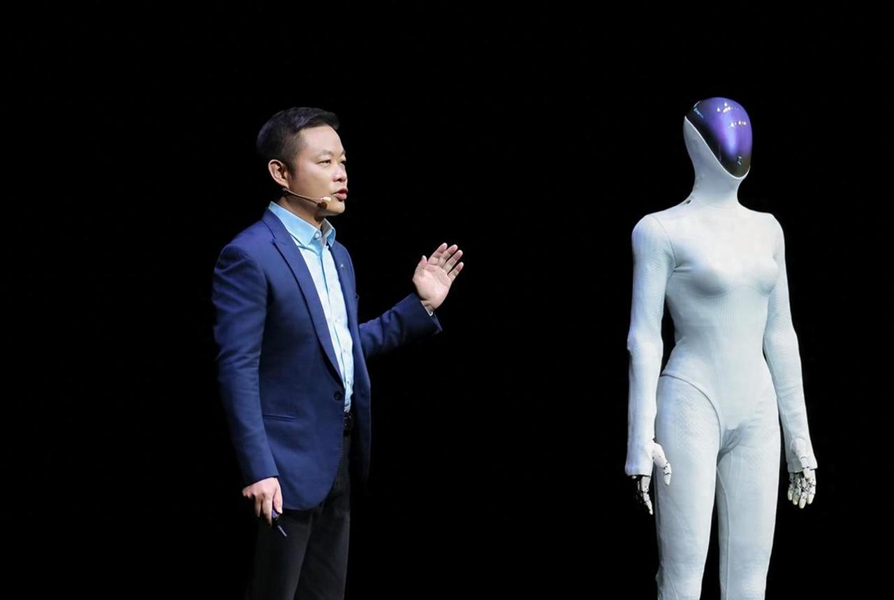 不完全统计，2025年，国内乘用车首购消费者平均购车年龄30.5岁；叠加大量置换