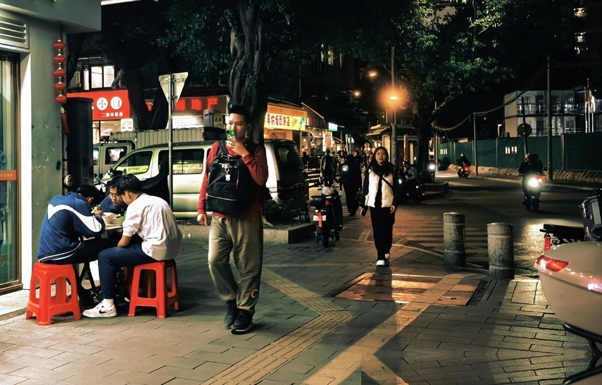 2026年4月27日，德国博主的中国旅行续集火遍全网！

他带家人逛完北京、上海