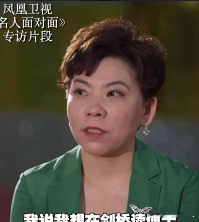 1997年，邓亚萍退役后去清华大学读书，第一堂课，老师问她：“你的英语如何？”邓