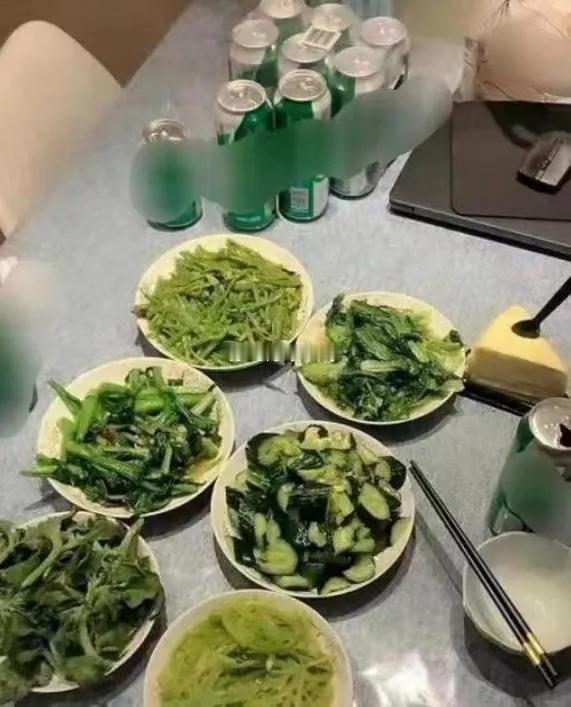 帝都1-7月份消费数据公布了，汽车类商品零售额下降19%，原因是燃油车市场需求不