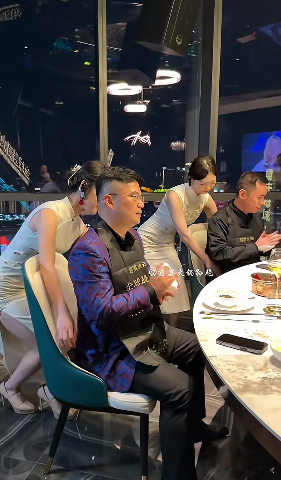 最近刷视频总能看到不少炫富摆阔、炫耀奢华生活的画面，这样的风气实在不值得推崇，更