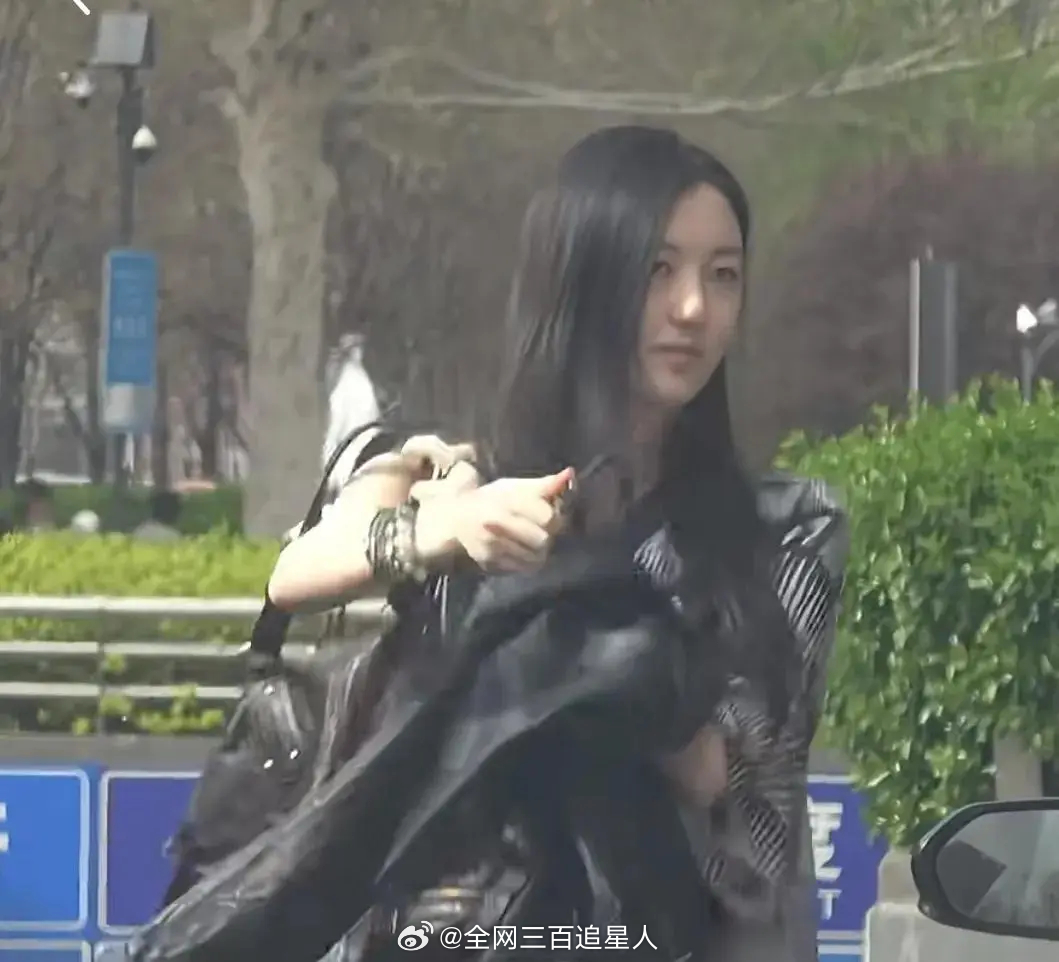 19岁李嫣近照曝光，王菲身材李亚鹏的脸，看着就很自信大方 ​​​