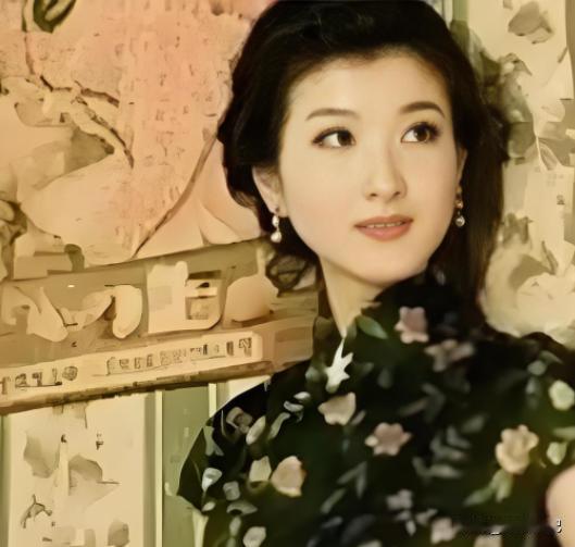 1935年，一妓女恳求37岁张伯驹：“带我走吧！我还是清白之身！”张伯驹递给老鸨