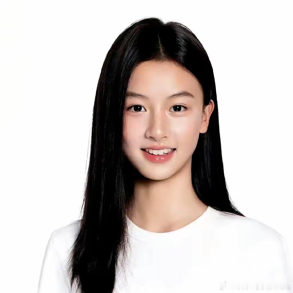 七七第一部戏演艺圈，最不缺的就是漂亮脸蛋，缺的是能让人记住的灵魂。第一部戏如果不