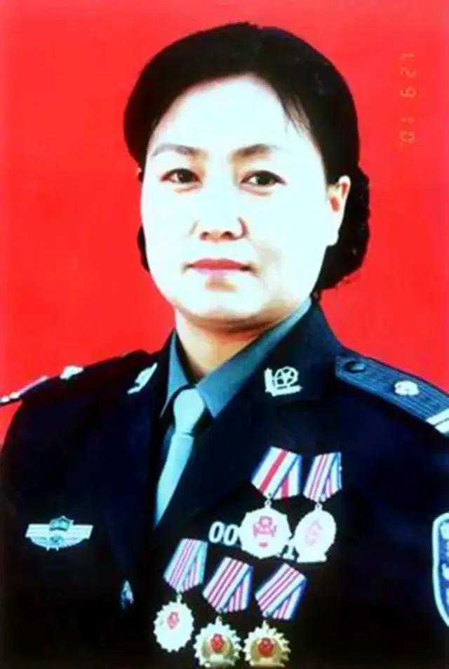 2001年，登封，一个女子去拜佛。途中，一个和尚突然捂住她的嘴，并强行将她拖进小