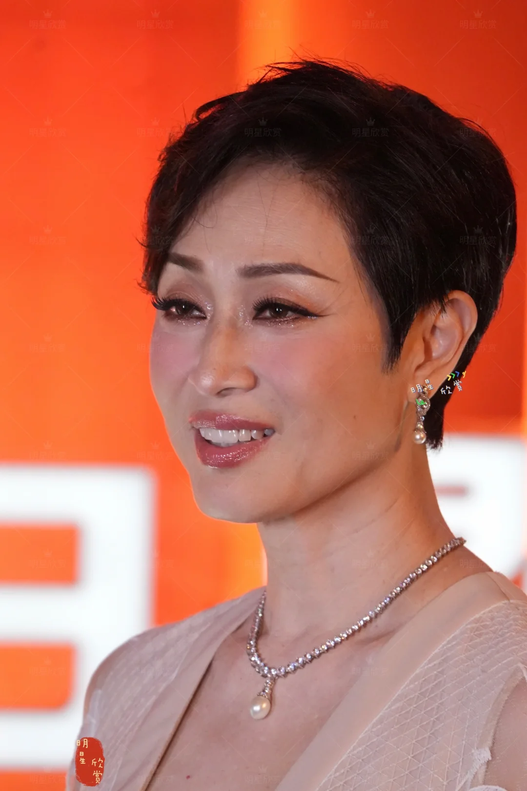陈法蓉怼脸拍，不老港星女神