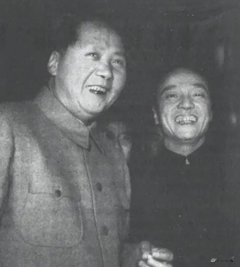建国之初，毛泽东的视察行程并非简单的走走看看，而是一个移动中的权力中心在进行高强
