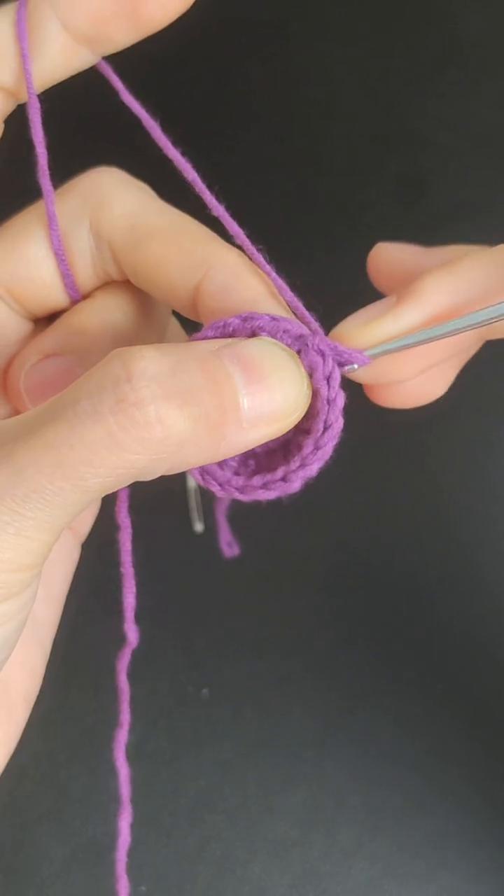 这样的起立针你见过吗？钩针上有两个线圈。