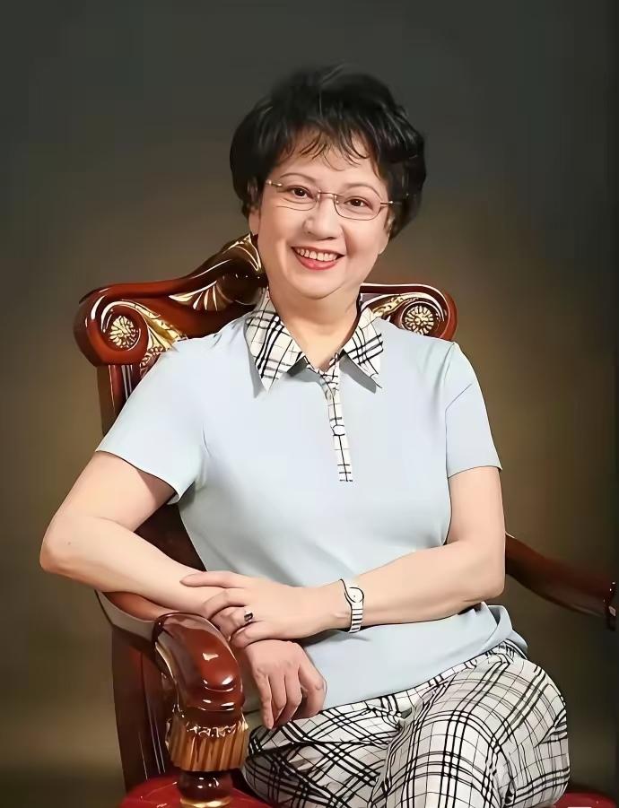 李维康去世了，
看到她的死因，我破防了，
她不是死于意外，而是死于我们谁也逃不过