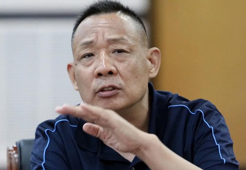 官媒公开点名于东来！

央视新闻联播直接把一个三四线城市超市老板推到聚光灯下，让