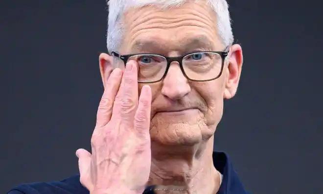 库克主持WWDC频频拭泪库克在WWDC上擦眼泪了。不是演的那种，是真的哽咽到需要