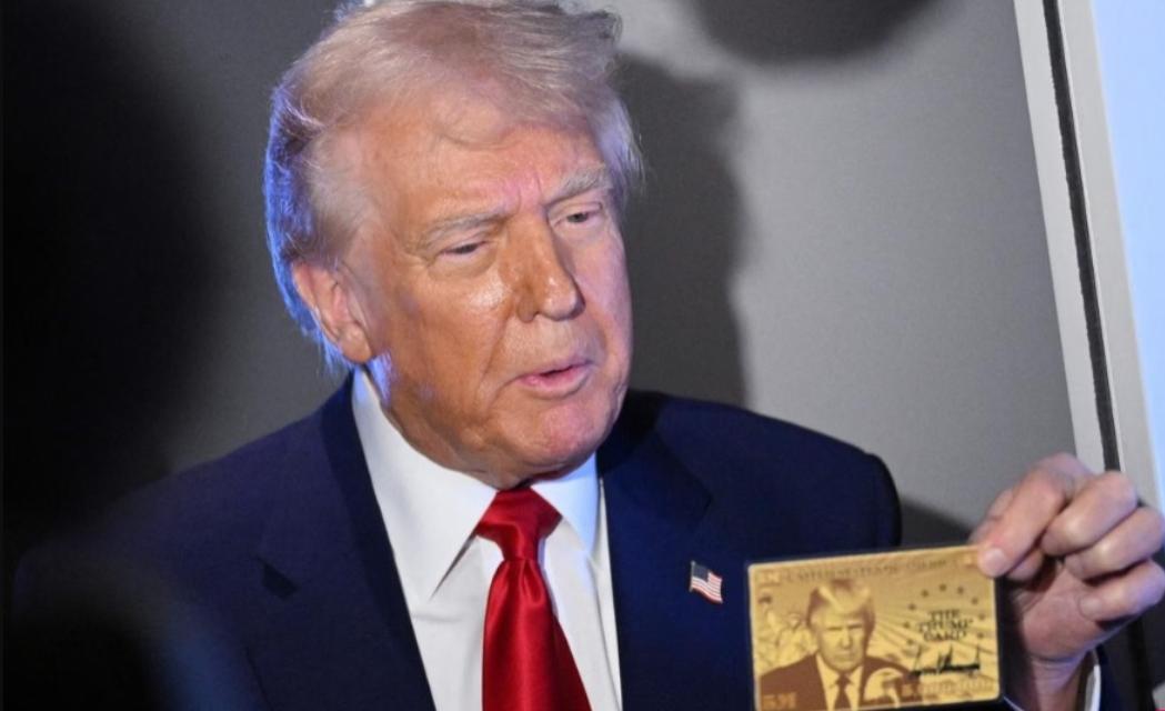 特朗普大放厥词：中国拿着我们给的 7220 亿造军舰，养活了中国军队。

熟悉特