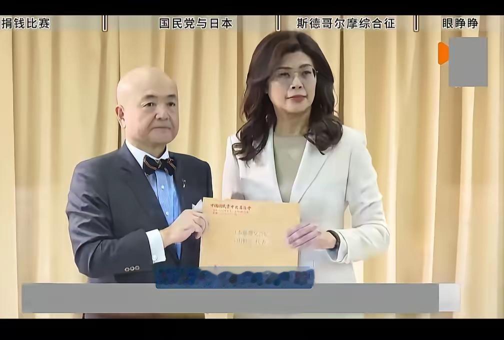 三问郑丽文女士:
第一，当初你踏上祖国大陆的土地，14亿的同胞是不是都在看着你，