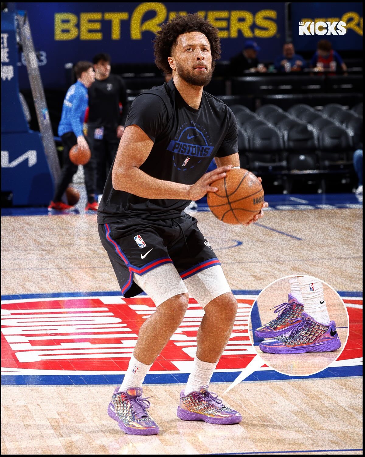 Cade Cunningham 今日亮相赛场，脚上穿的是 Nike Kobe 3