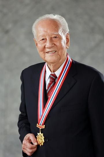 1988年，“中国核潜艇之父”黄旭华，在南海做深潜试验时，顺道回了趟家，看望自己
