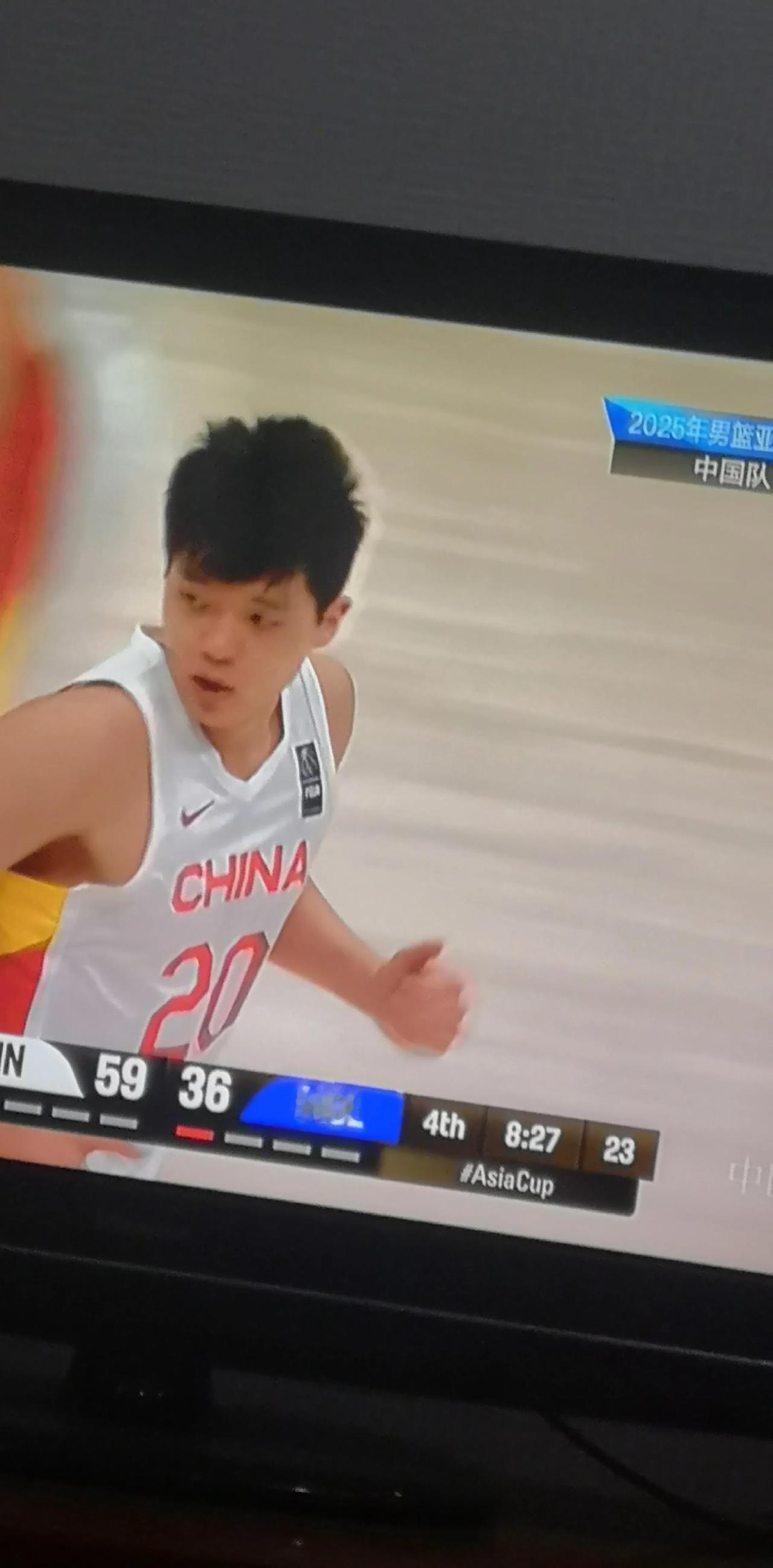 中国男篮80：49大胜蒙古男篮，首发两名后卫赵继伟和胡明轩很不及格，竟然全场贡献