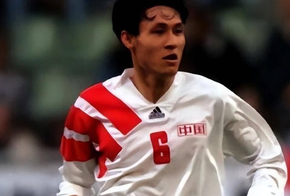 黎兵：德乙联赛中，排名靠前的几支球队，实力和甲A联赛前三名的球队差不多，水平不相