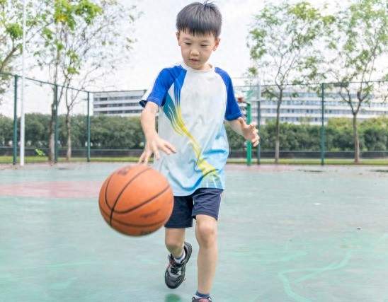 孩子脸上出现这5个信号，身高就要“猛蹿”了！家长别错过