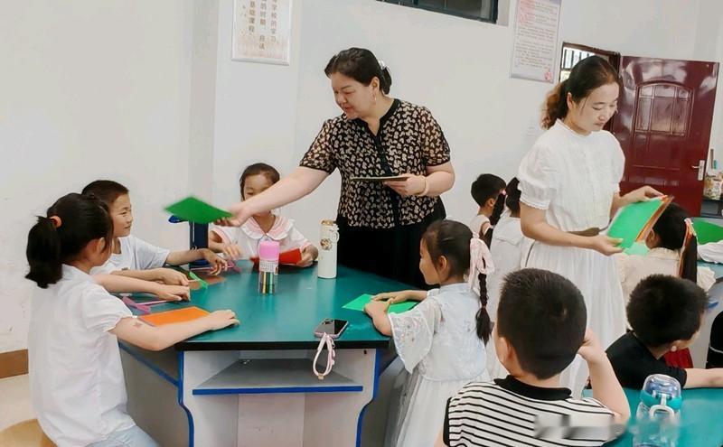房县校园 房县东城小学：暖心端午 童趣相伴校园房县十堰爆料 房县新闻网讯 通讯员
