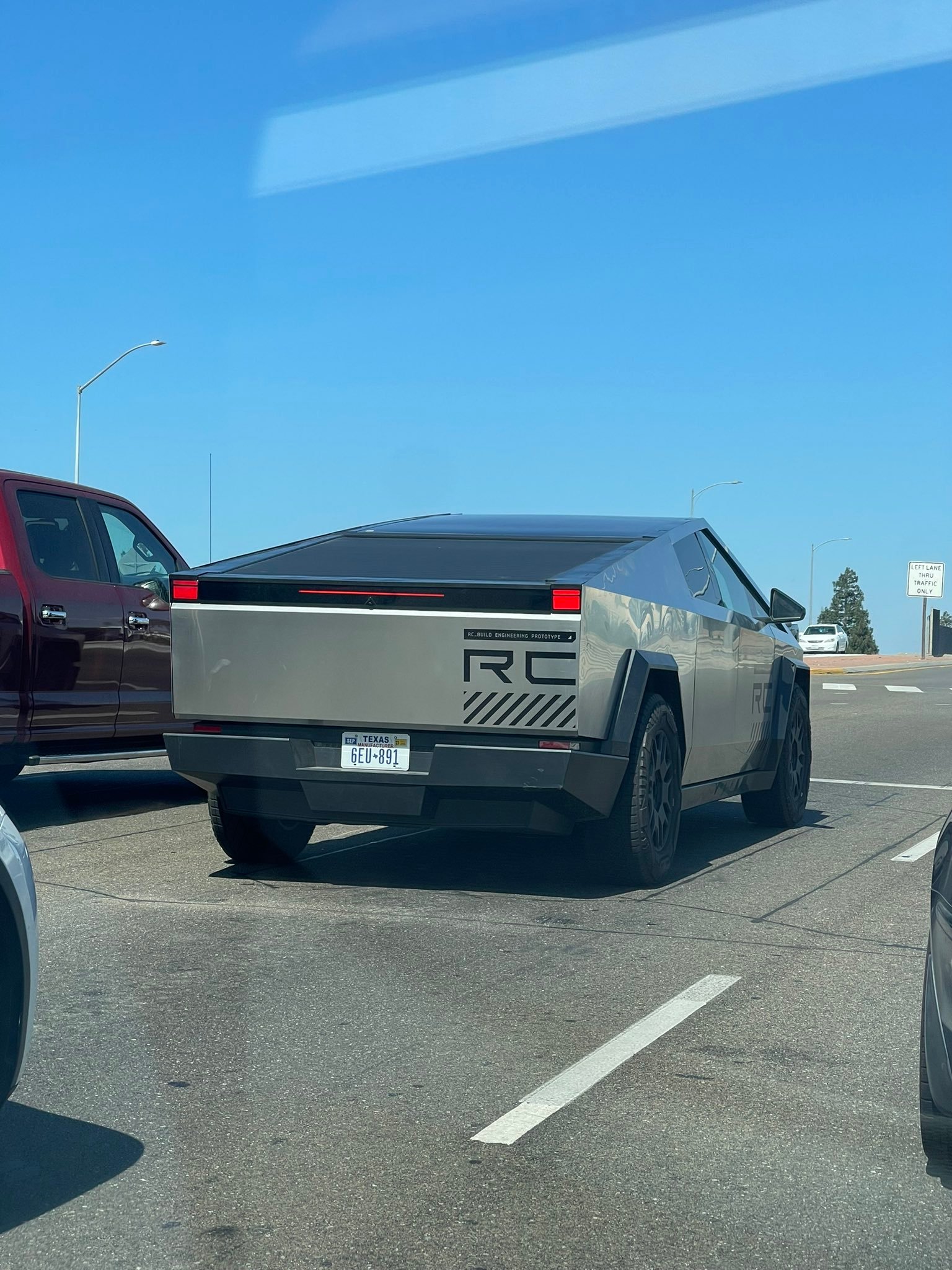 特斯拉Cybertruck起售价上涨1万美元3月1日，特斯拉美国调整Cybert