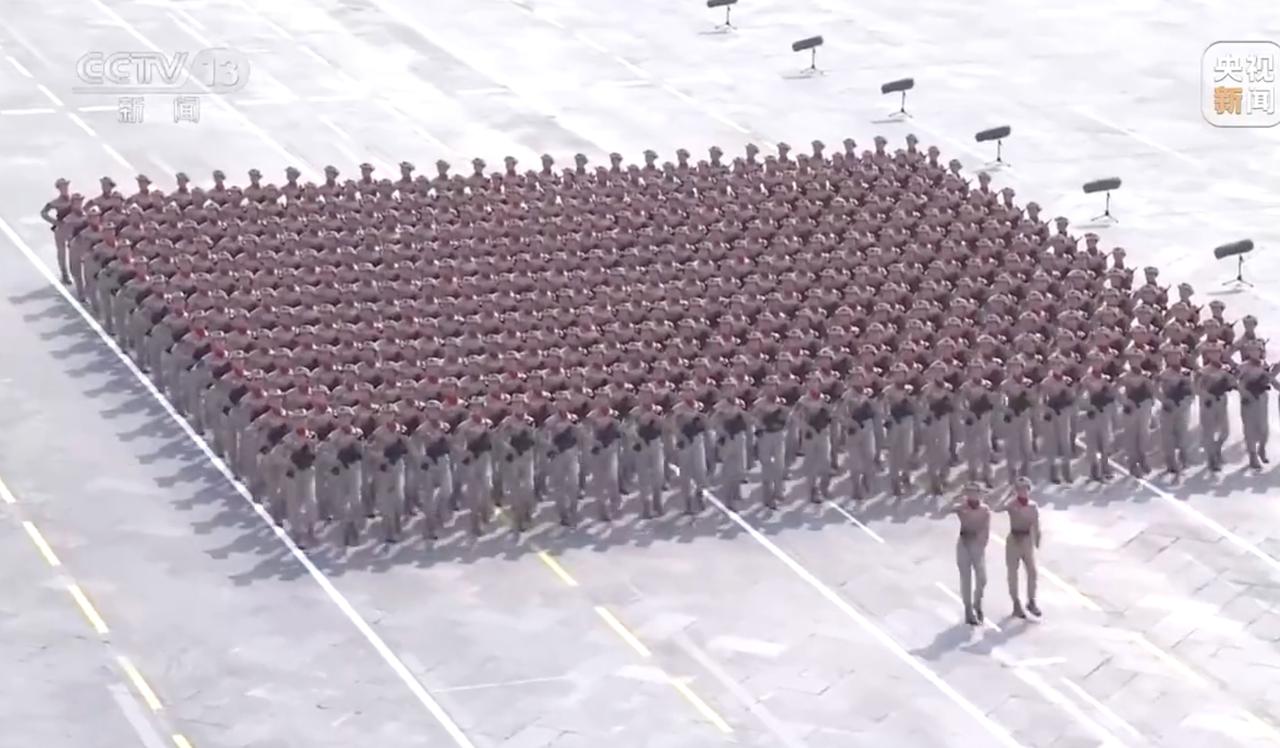 提及九三阅兵的震撼画面，有人难忘铁甲洪流的威武，有人铭记空中梯队的壮阔，但对许多