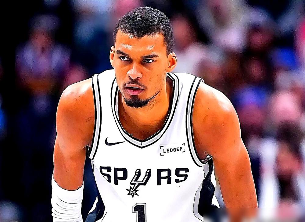 肋骨撞一下，奖杯全没了？就差一场，MVP和最佳防守球员可能全丢。
4月7日对阵