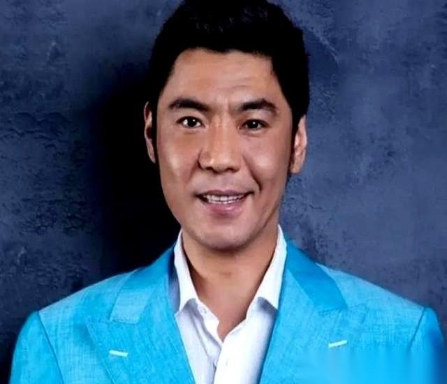 跟那英借3万块钱，就为了追一个只见过一面的妞。
这事儿放今天，你都觉得有点上头。