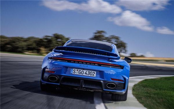 【保时捷销量创16年来最差纪录】据报道，2025年，保时捷累计销售汽车27.94