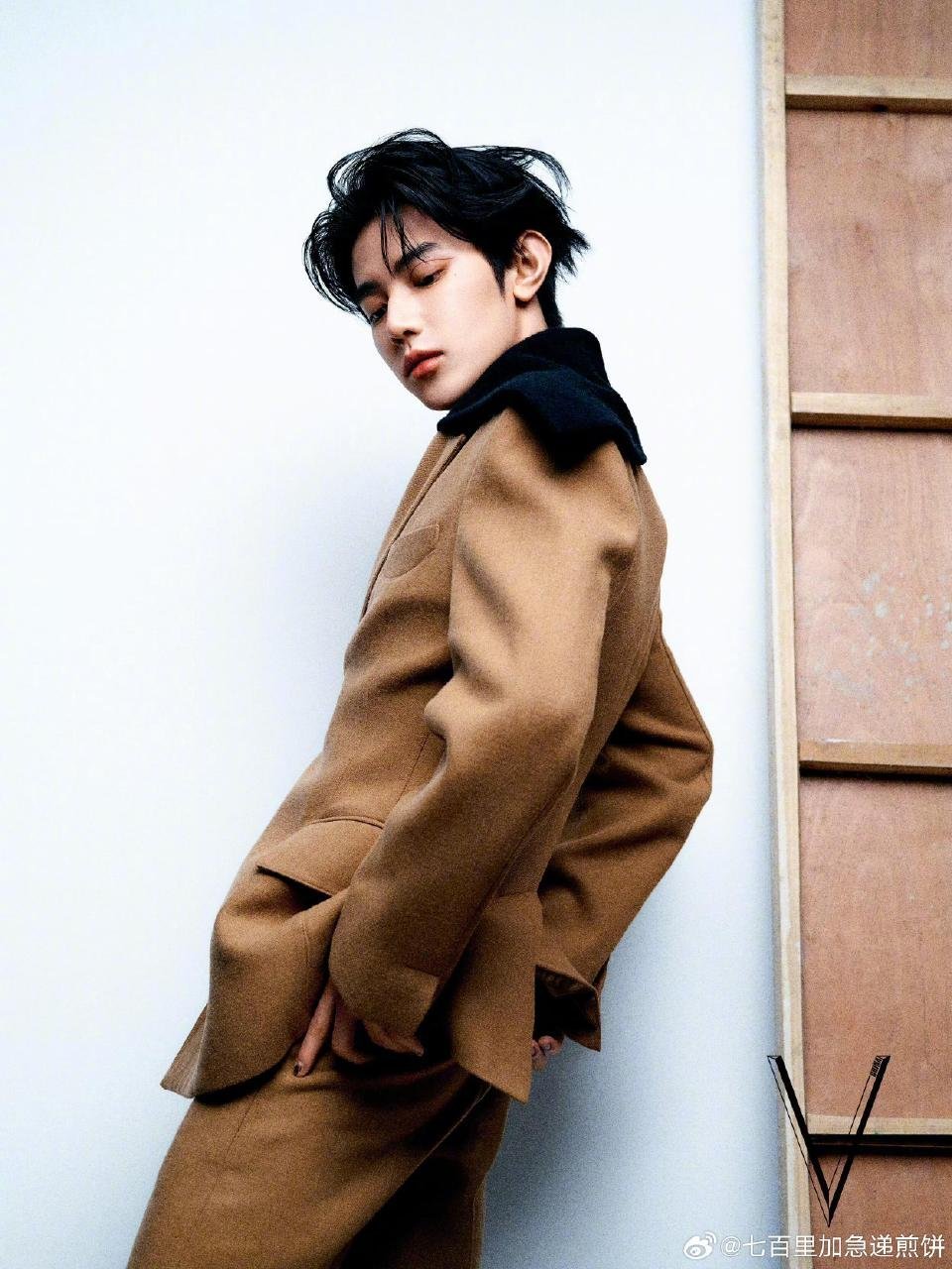 章昊  V Magazine 中文版三月刊封面人物， 造型来自Gucci 帅的嘞