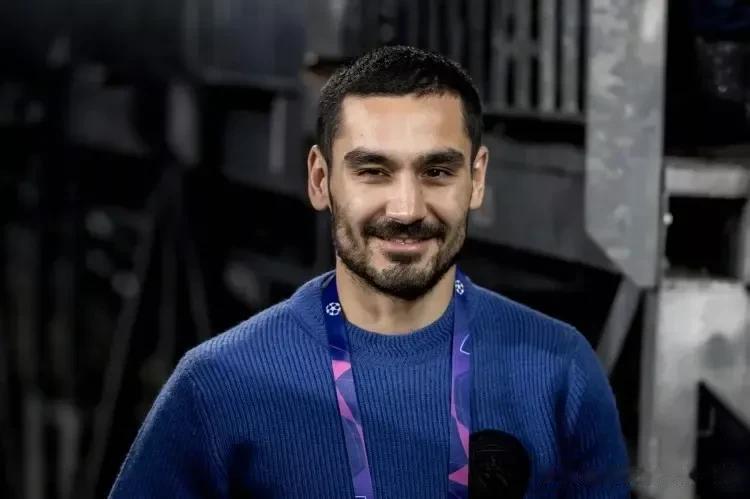 👉记者Toni Juanmartí消息，曼城队长京多安同意加盟巴萨，但条件是巴