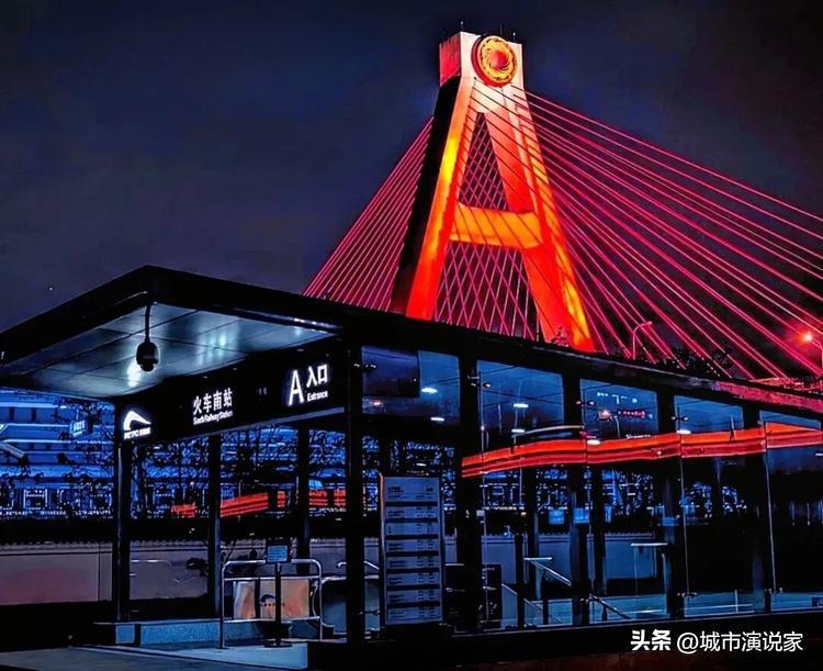 成都地铁最新发现，大家怎么看？

[比心]报站声音分男女，但只有换乘站才是男士声