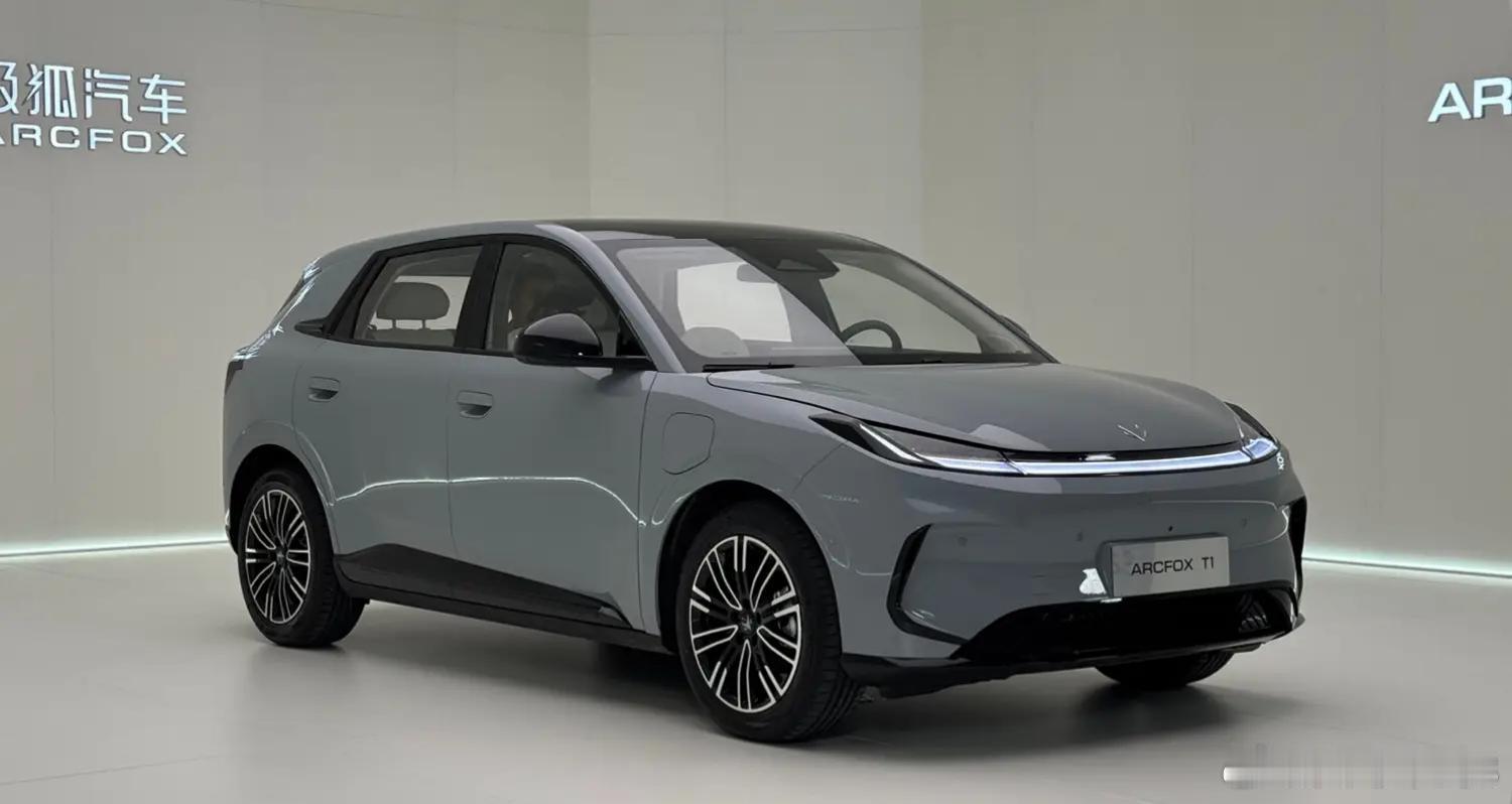 58 类泊车场景，极狐T1 自动泊车省心北方选电车别只看续航，极寒电池表现才关键