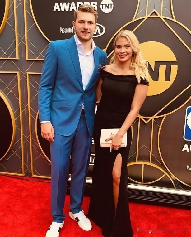 相恋9年疑似情变！东契奇与未婚妻安娜玛丽亚分手传闻愈演愈烈
据斯洛文尼亚媒体报道