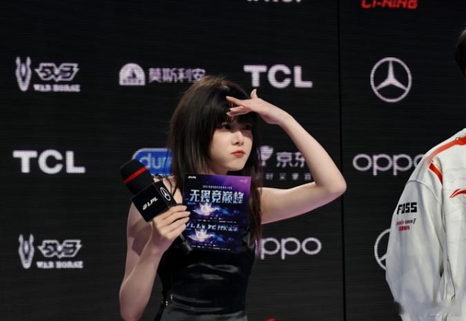 骆歆晒照：我超爱的好吗2025LPL英雄联盟S15竞技游戏 ​​​