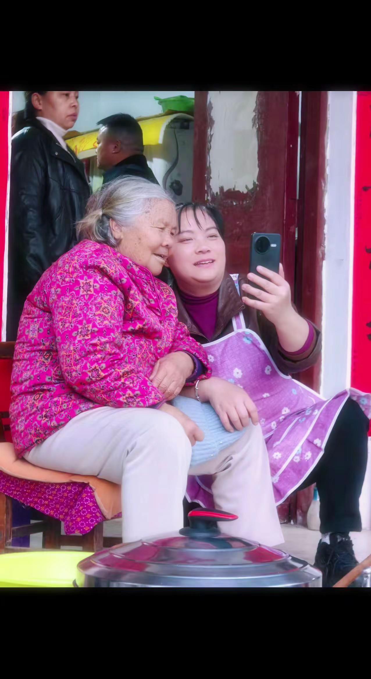 今天是“母亲节”～㊗️:亲爱的妈妈节日快乐～健康长寿🌹🌹🌹❤️❤️❤️～